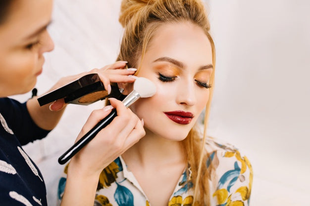Perfekcyjny makijaż – sztuczki zawodowych makijażystek