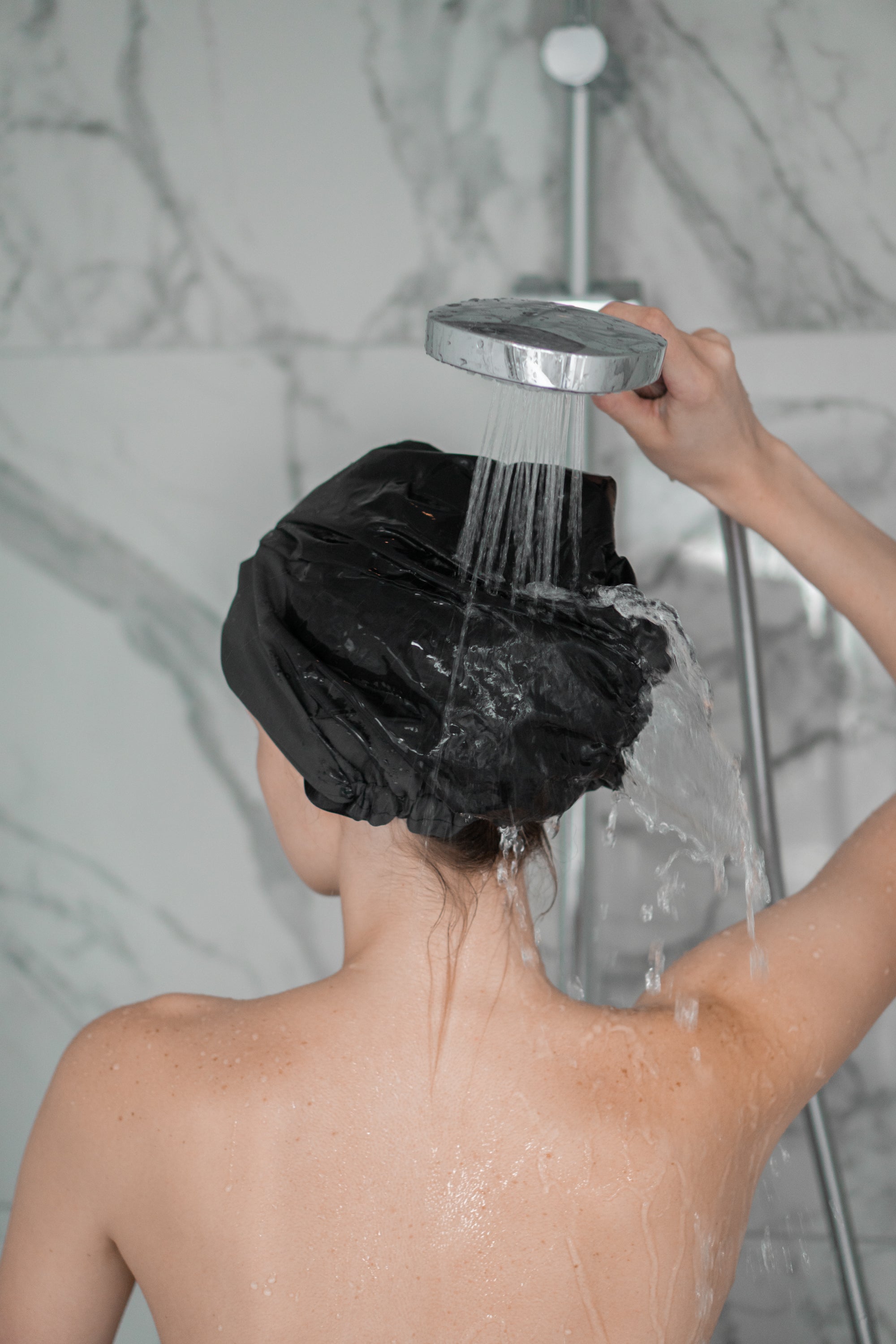 2w1 Czepek do włosów pod prysznic z satynową warstwą –