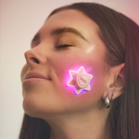 SUPERNOVA GLOV z etiu ładującym Kuracja punktowa LED na niedoskonałości –