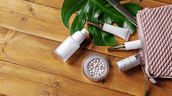 Kosmetyczka na kosmetyki - co wyrzucić, a co zostawić? Trend skincare diet.