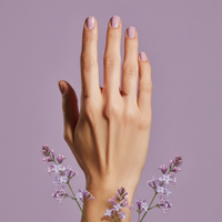 Lakier Lilac Luck Active– delikatny, półtransparentny odcień liliowego różu – 