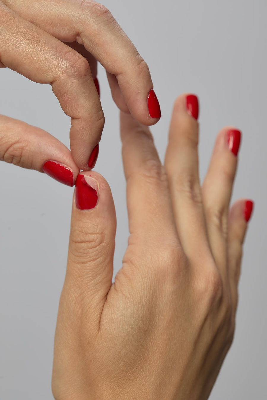 Bezzapachowy peel-off lacquer in a pen COOLNAILS GLOV