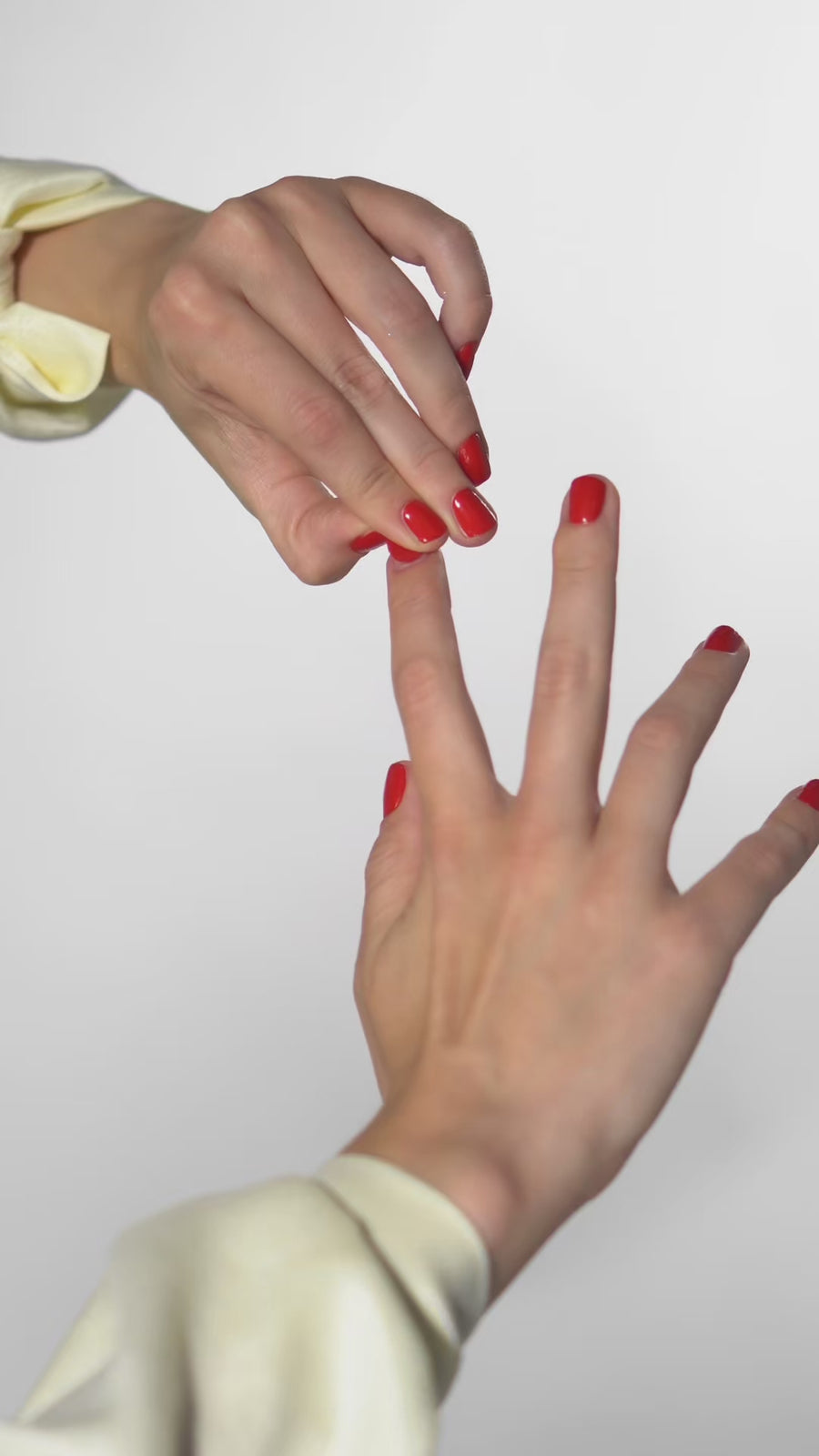 Bezzapachowy peel-off lacquer in a pen COOLNAILS GLOV